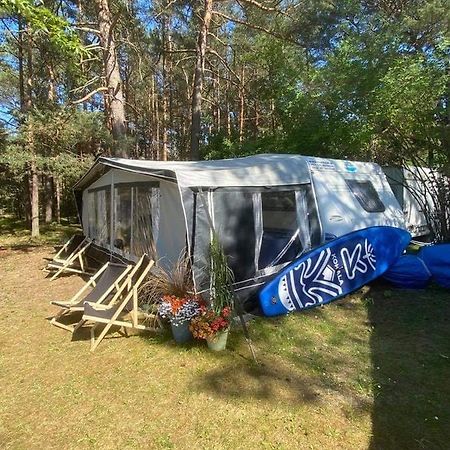 Hotel Przyczepa Abordaz Na Campingu Kormoran Hel Esterno foto