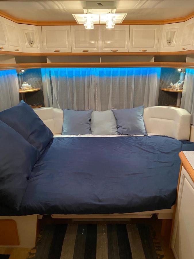 Hotel Przyczepa Abordaz Na Campingu Kormoran Hel Esterno foto