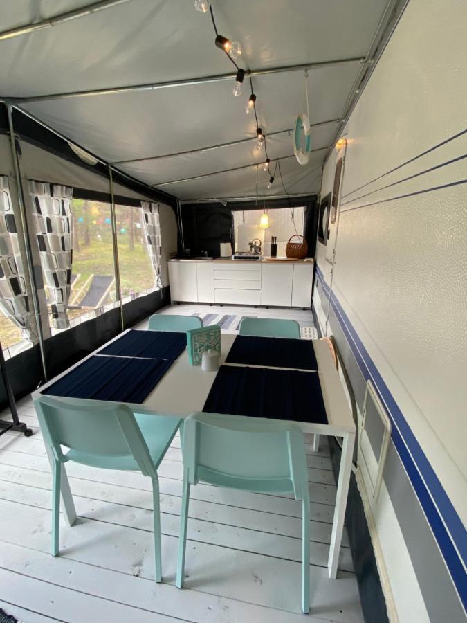 Hotel Przyczepa Abordaz Na Campingu Kormoran Hel Esterno foto