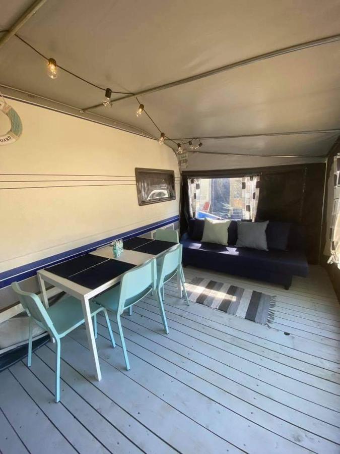 Hotel Przyczepa Abordaz Na Campingu Kormoran Hel Esterno foto
